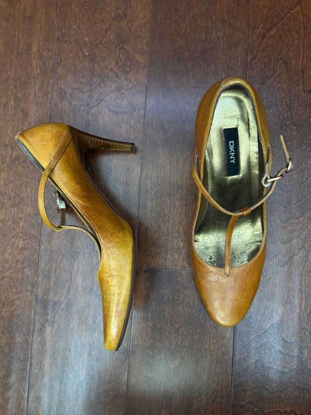 Vintage Y2K DKNY Cognac Leather T Strap Mary Jane Heels, Stacked Heels, Size 7.5